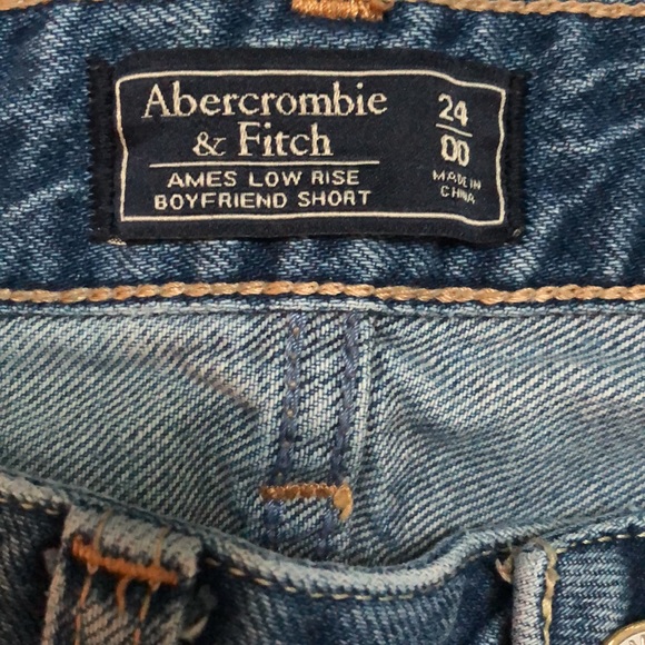 Abercrombie & Fitch Ames Low Rise Boyfriend Short - Picture 8 of 10